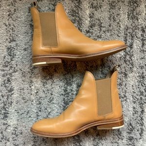 Everlane Chelsea boot camel color size 7